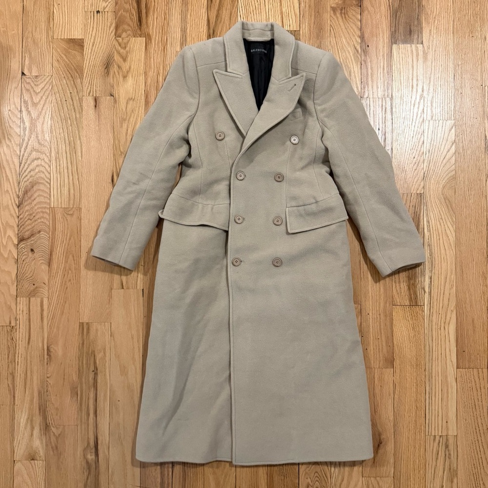 Balenciaga Hourglass Alpaca-Blend Double-Breasted Coat in Beige